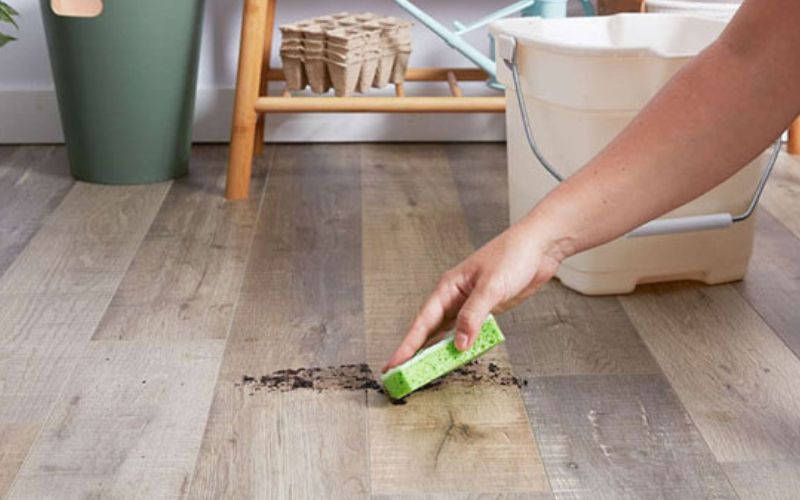 Cách vệ sinh sàn nhựa đúng cách để luôn bền đẹp như mới 4 Hướng dẫn vệ sinh sàn nhựa theo từng bước