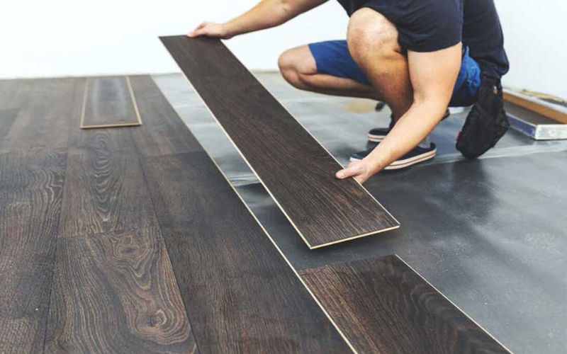 So sánh sàn nhựa và sàn gỗ: Nên chọn loại nào cho ngôi nhà của bạn? 4 so sánh sàn nhựa và sàn gỗ