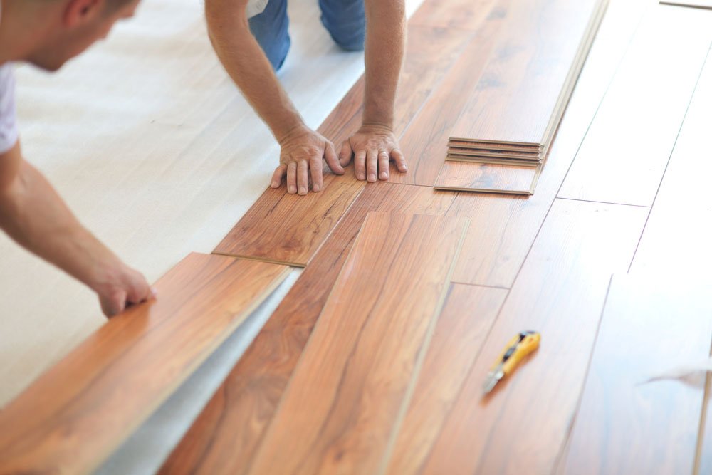 Sàn gỗ công nghiệp là gì? Ưu điểm & Nhược điểm chi tiết 5 Thi công sàn gỗ công nghiệp